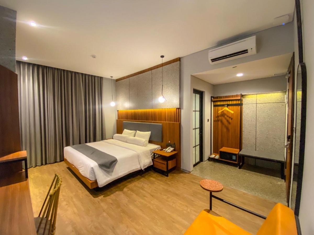 Nata Azana Hotel Solo Экстерьер фото