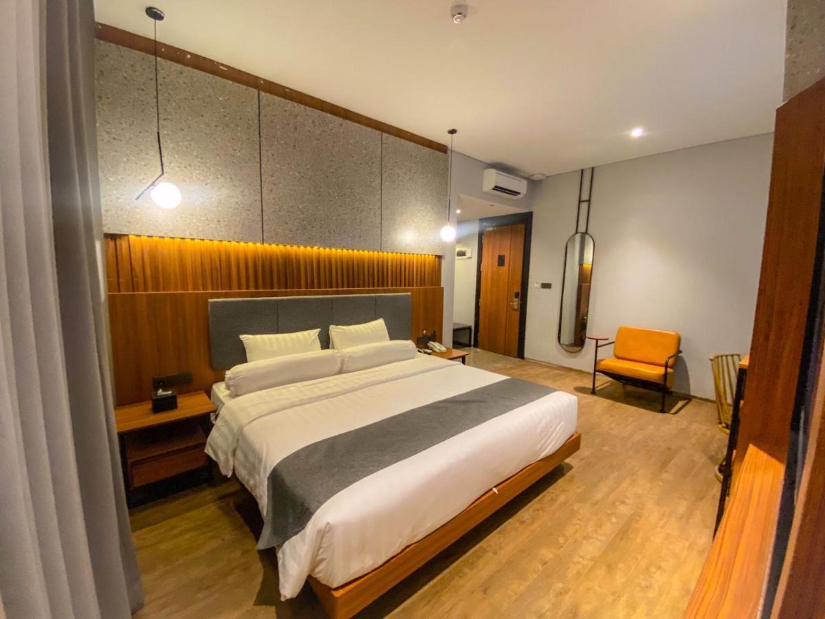 Nata Azana Hotel Solo Экстерьер фото